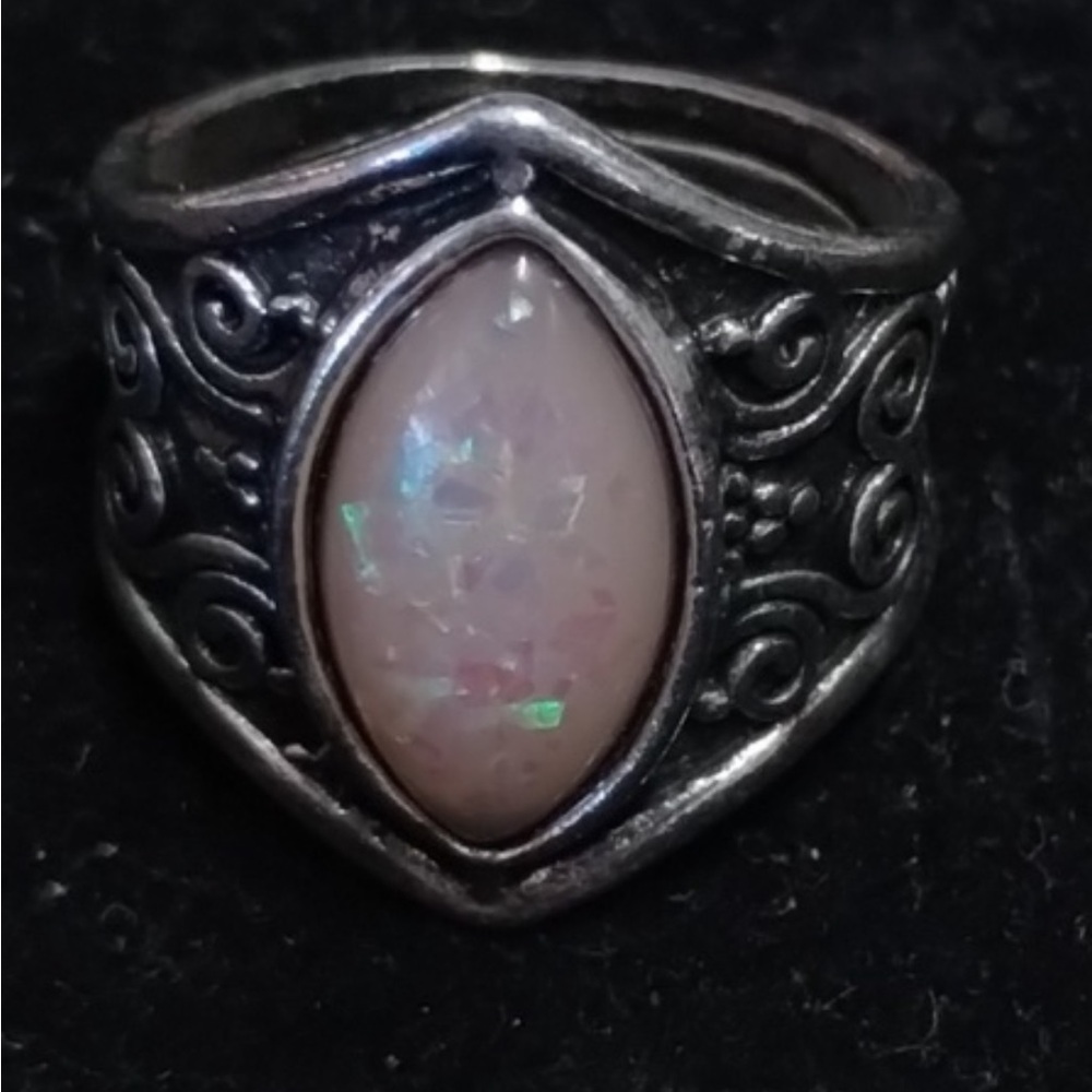 Elegant Silver Pink Ring - Picture 1 of 3
